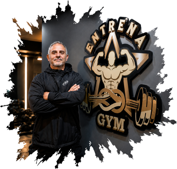 Entrenador del equipo en sala de entrenamiento
